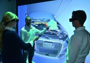 Grâce à la réalité virtuelle, Audi peut simuler virtuellement les processus d'assemblage en 3D immersive et les optimiser étape par étape. Lire l'article connexe sur le blog de génie mécanique d’AUDI (en allemand). Crédit photo d’Audi AG.