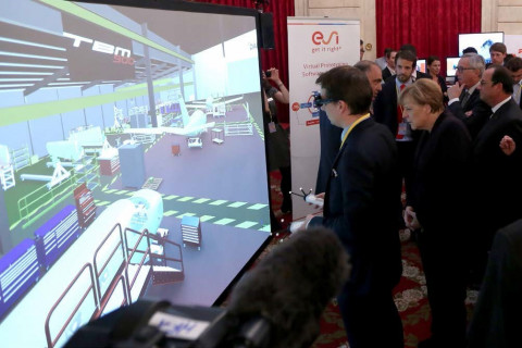 ESI demonstrates Daher’s use of its Virtual Reality solution ESI IC.IDO at the Elysée Palace. ©Présidence de la République/ C.Alix.